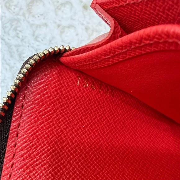 Limited Edition Louis Vuitton Zippy Wallet - Picture 8 of 9